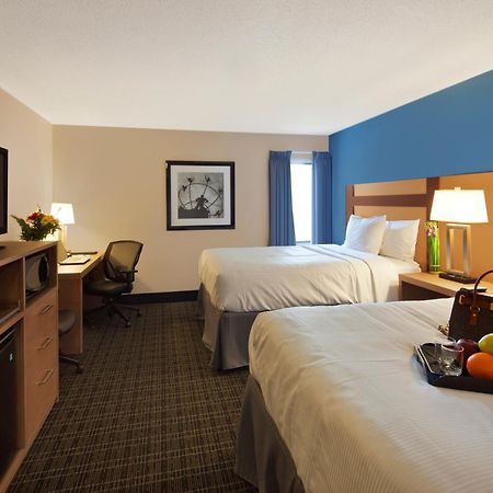 Canadas Best Value Inn Торонто Екстер'єр фото