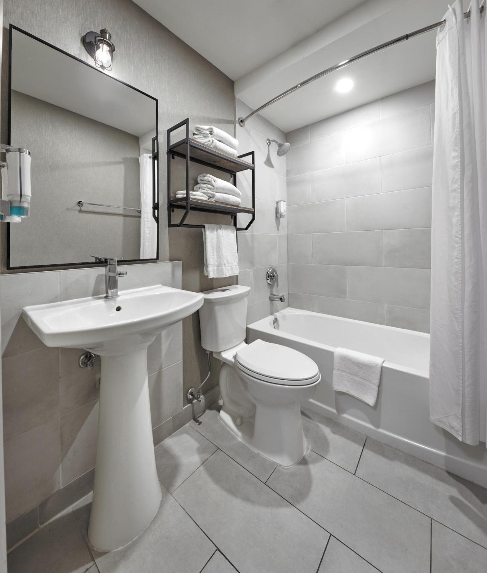 Canadas Best Value Inn Торонто Екстер'єр фото