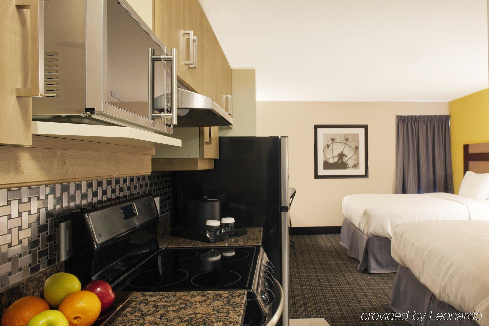 Canadas Best Value Inn Торонто Екстер'єр фото