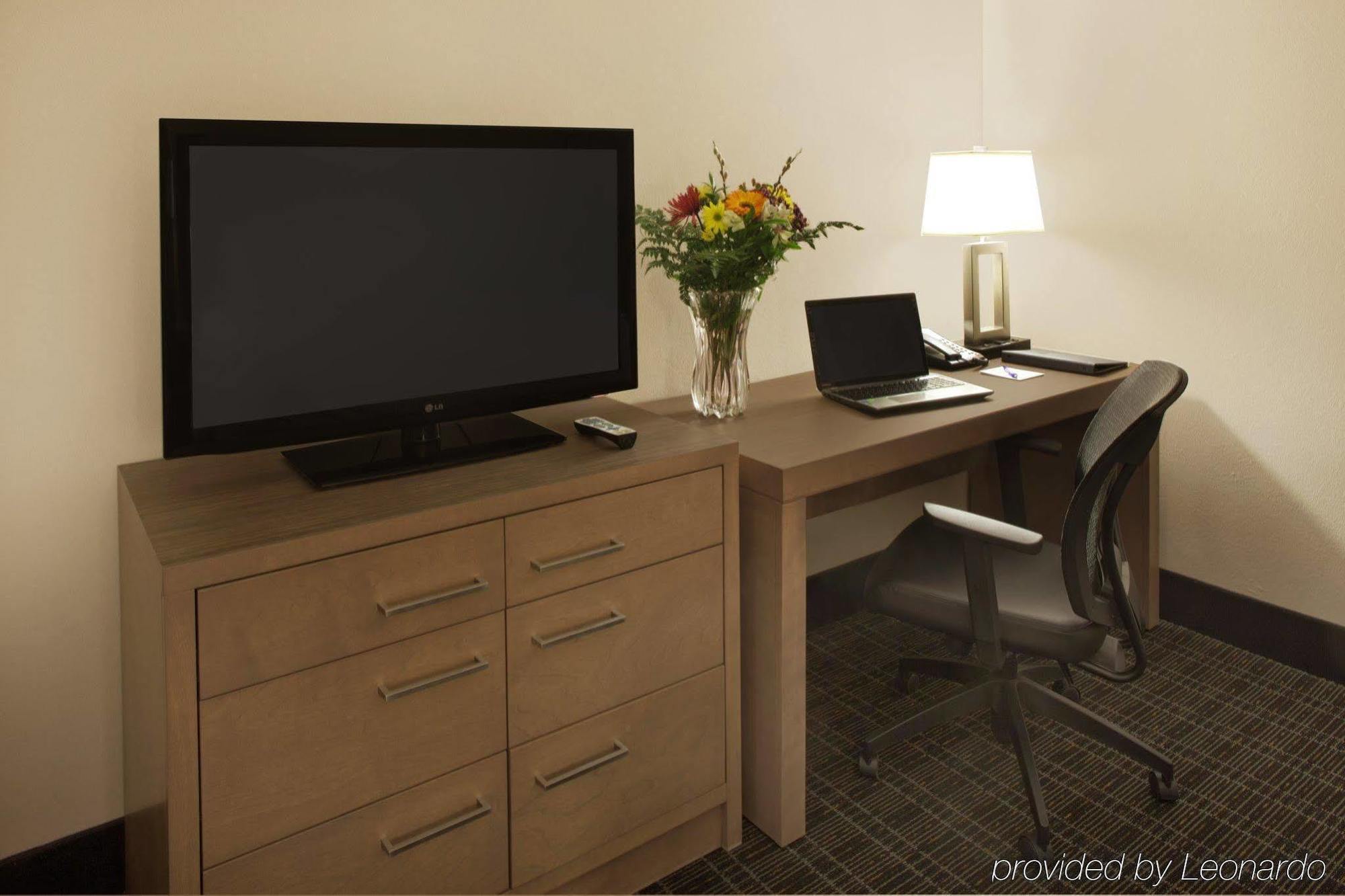 Canadas Best Value Inn Торонто Екстер'єр фото
