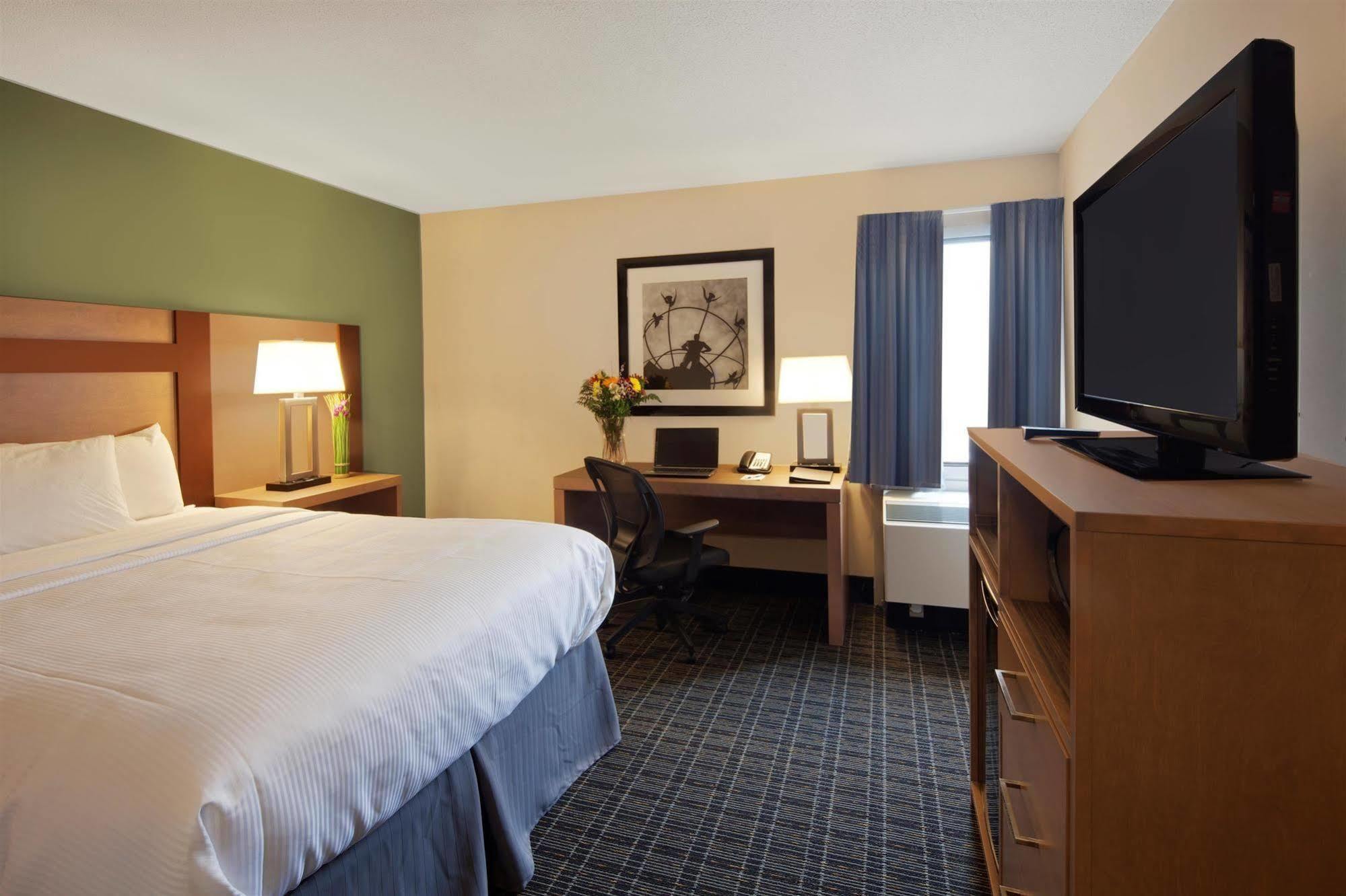 Canadas Best Value Inn Торонто Екстер'єр фото